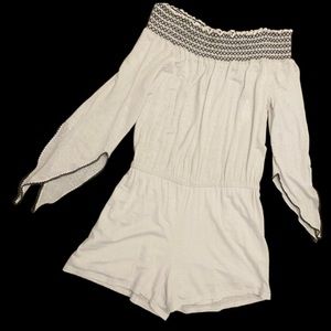 NWT White /‎ Black off Romper
